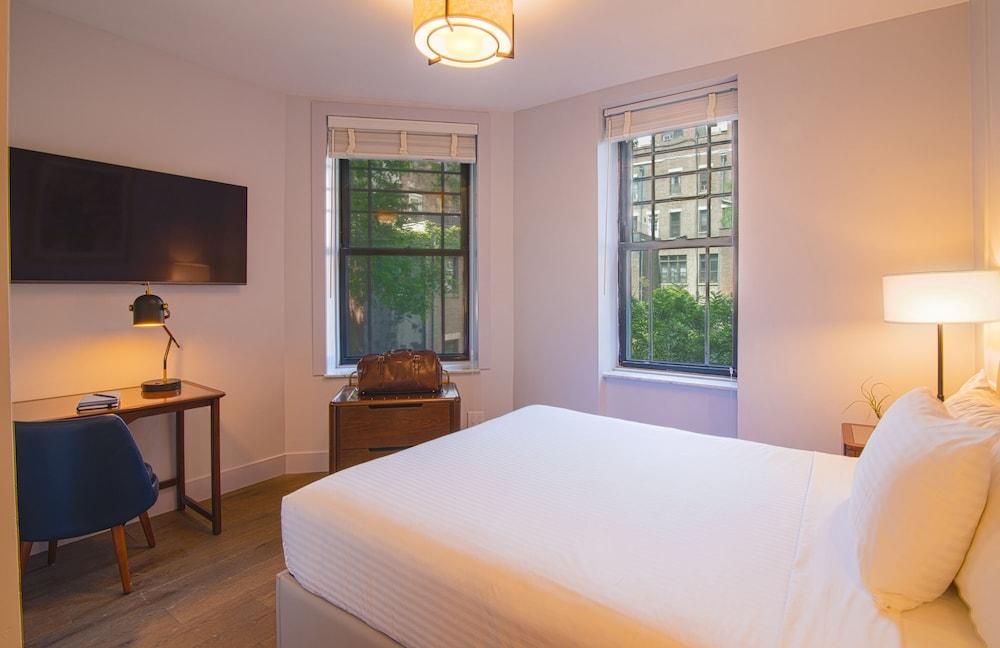 Hotel Belleclaire Room Type - Deluxe 1 Queen Bed Accessible