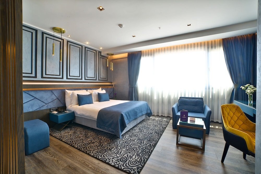 Amethyst Hotel Room Type - Deluxe Room, 1 Queen Bed