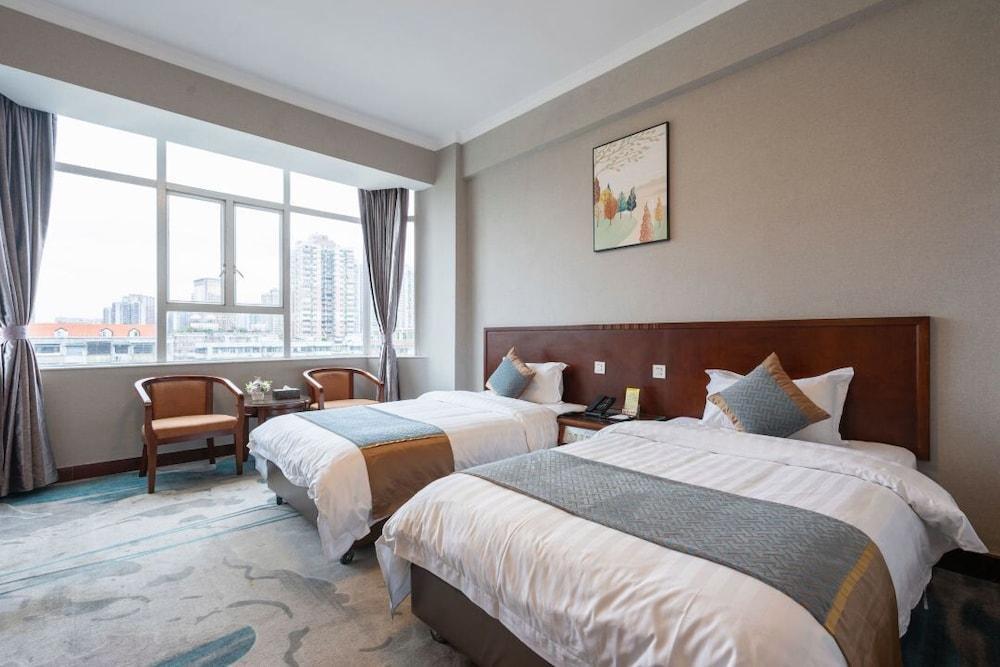 Five Rams City Hotel Room Type - Deluxe Twin Room