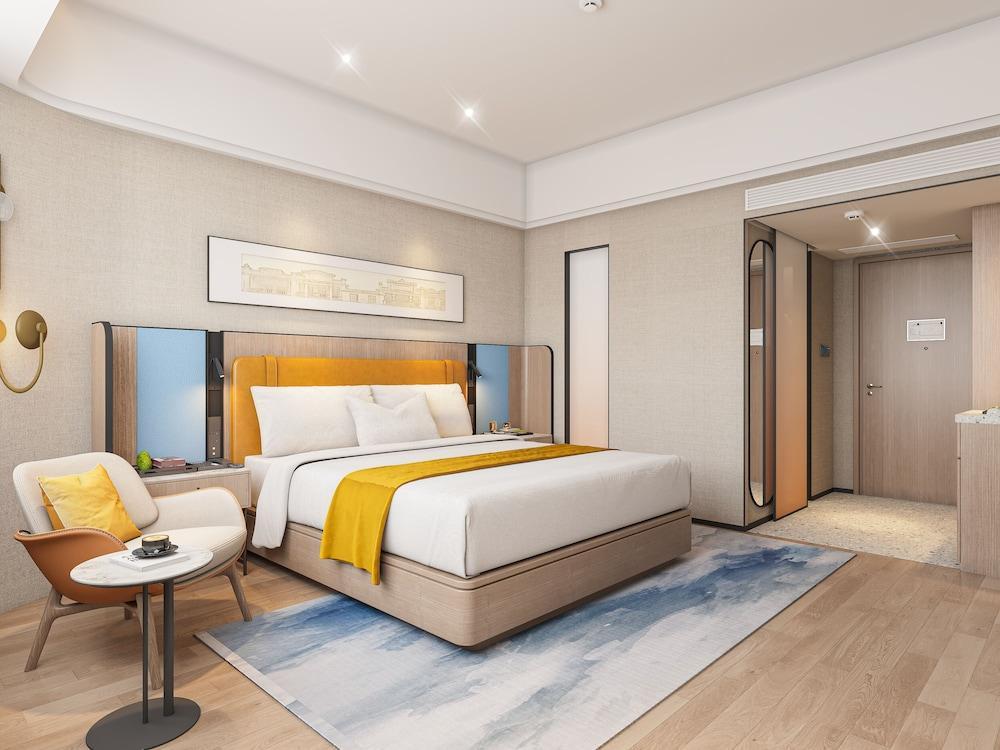 Five Rams City Hotel Room Type - Executive Room, 1 King Bed, Mobility Accessible