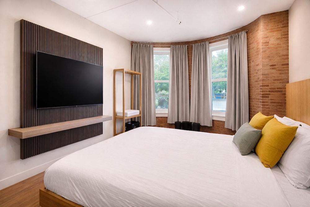 Morris Guest House Room Type - Exclusive Double Room, 1 Queen Bed, Shared Bathroom Morris Guest House Room Type - Exclusive Double Room, 1 Queen Bed, Shared Bathroom