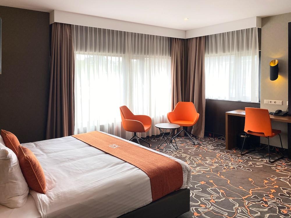 Xo Hotels Park West - Tap to explore photos