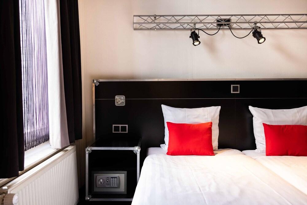 Backstage Hotel Amsterdam Room Type - Basic Double / Twin Room with Shared Bathroom Backstage Hotel Amsterdam Room Type - Basic Double / Twin Room with Shared Bathroom
