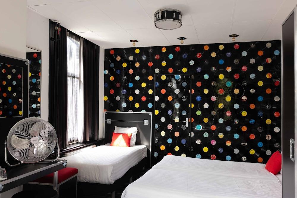 Backstage Hotel Amsterdam Room Type - Standard Triple Room, 3 Twin Beds, Private Bathroom Backstage Hotel Amsterdam Room Type - Standard Triple Room, 3 Twin Beds, Private Bathroom