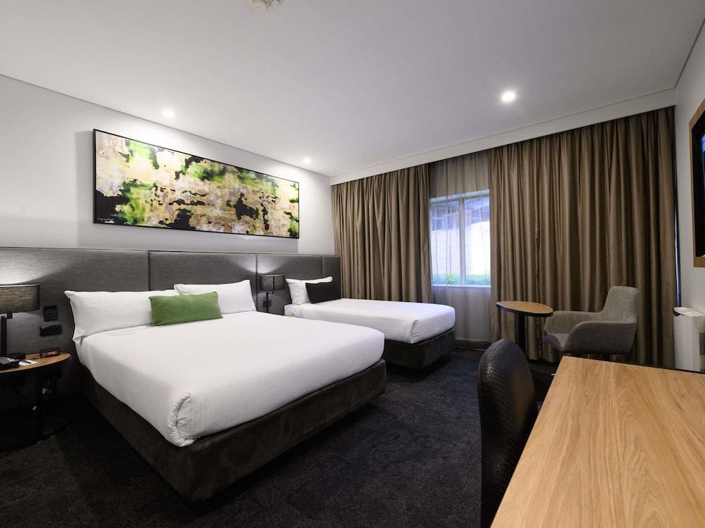 Mercure Penrith Room Type - Standard Room (1 Queen Bed and 1 Twin Bed) Mercure Penrith Room Type - Standard Room (1 Queen Bed and 1 Twin Bed)