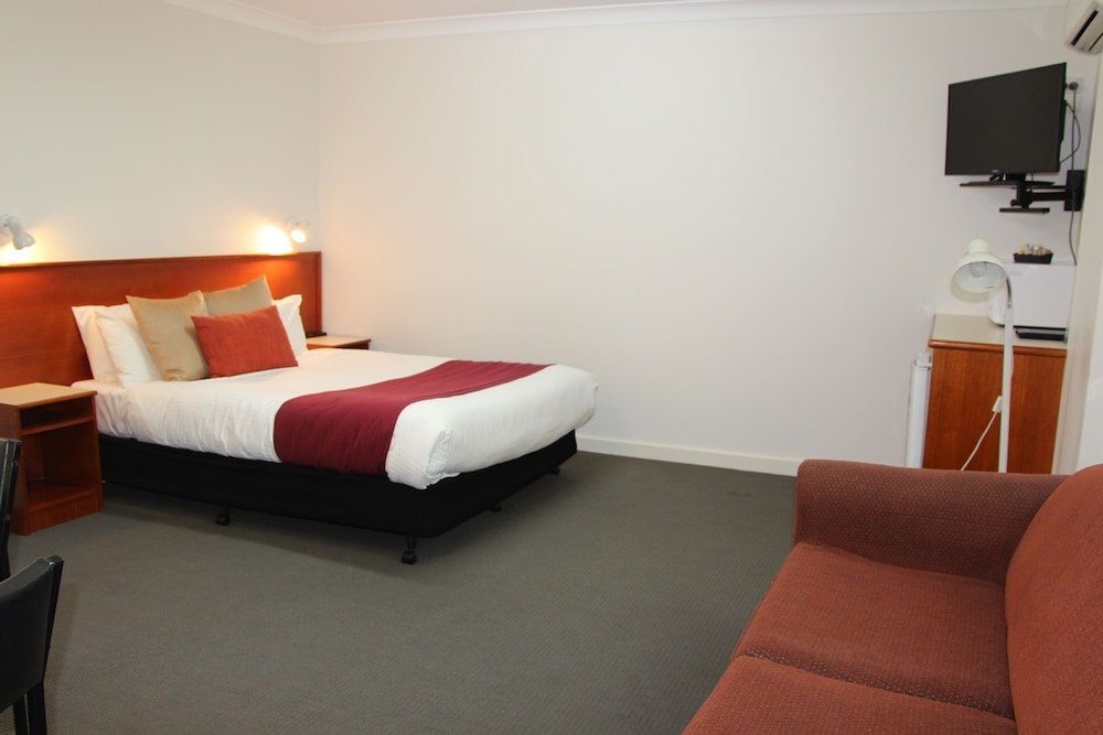 Pioneer Way Motel Room Type - Deluxe Queen