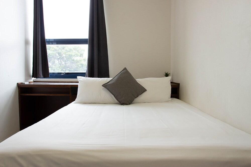 Wiley Park Hotel Room Type - Double Room, Shared Bathroom