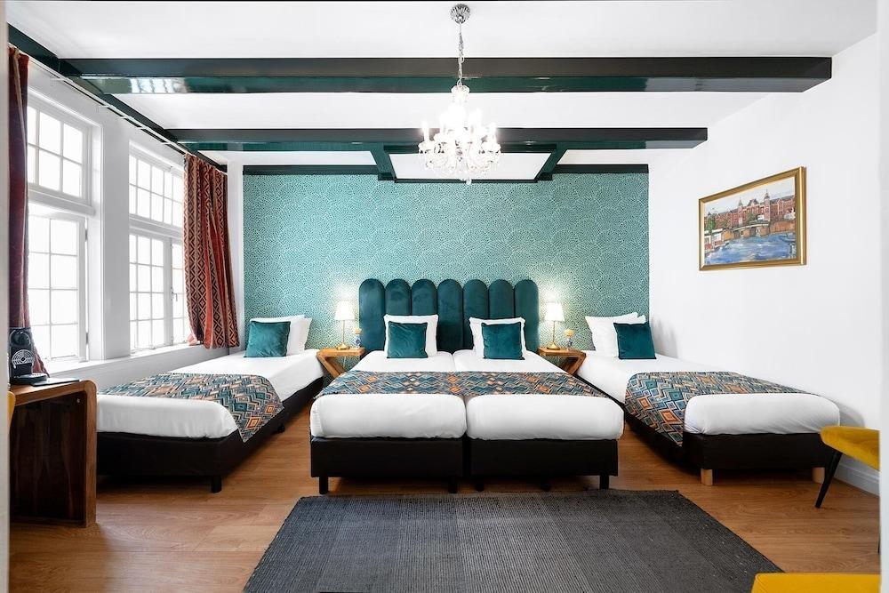 Hotel des Arts Room Type - Quadruple Room