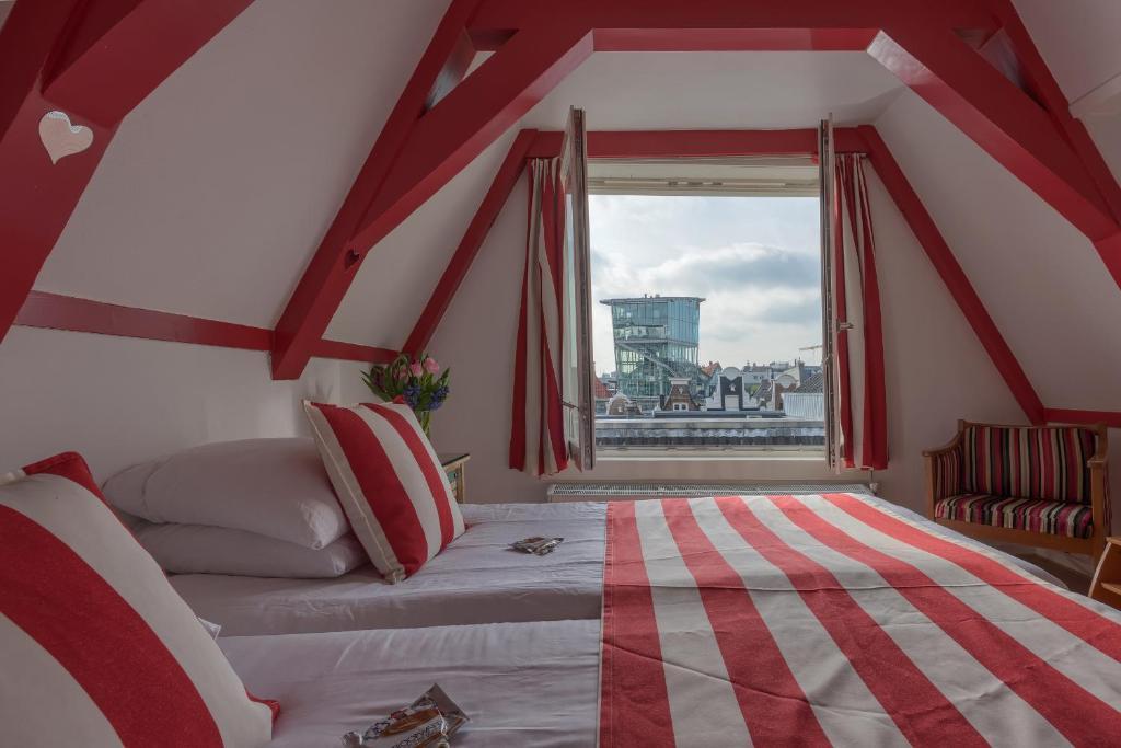 Boutique Hotel des Arts - Tap to explore photos