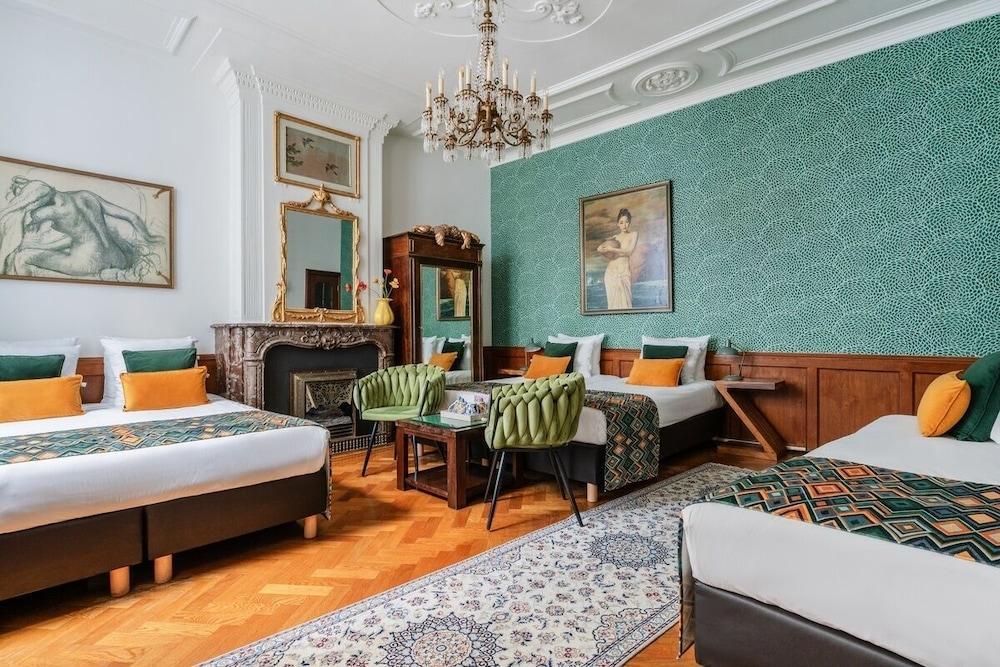 Hotel des Arts Room Type - Family Room