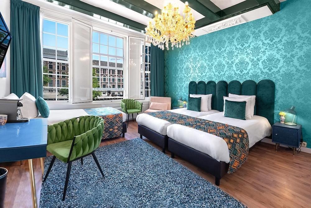 Hotel des Arts Room Type - Triple Room, 3 Twin Beds, Canal View