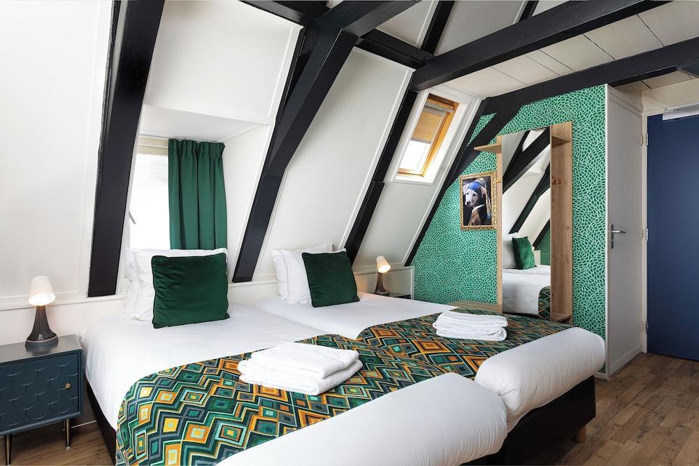 Hotel des Arts Room Type - Attic Twin Room