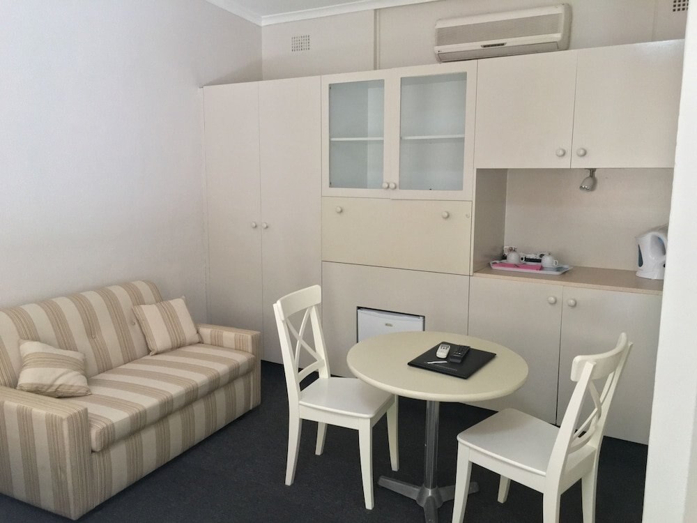 Town & Country Motel Room Type - Deluxe Double Room