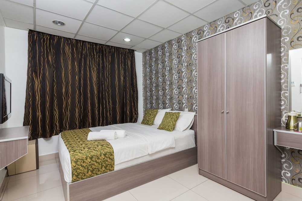 Lacomme Inn Room Type - Superior Queen Room
