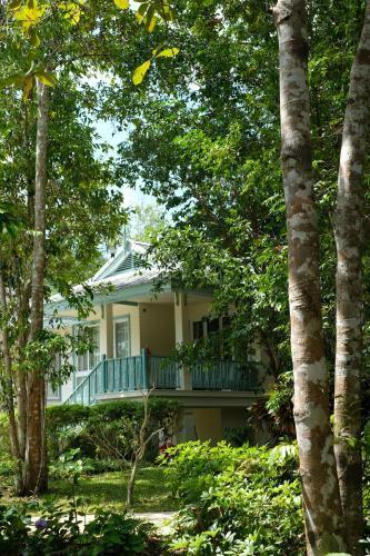 Na Sook Resort - Tap to explore photos