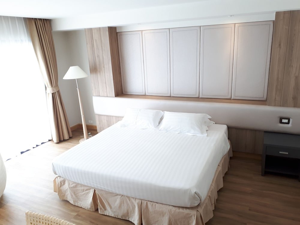 Hiran Residence Room Type - Deluxe Room