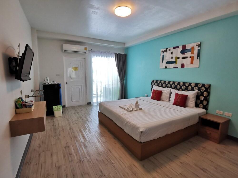 OYO 355 Shyne Place Room Type - Double Room, 1 Double Bed