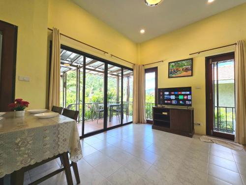 Krabi Green Hill Pool Villas - Tap to explore photos
