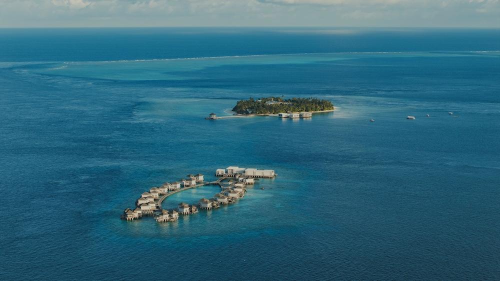 Raffles Maldives Meradhoo Resort - Tap to explore photos