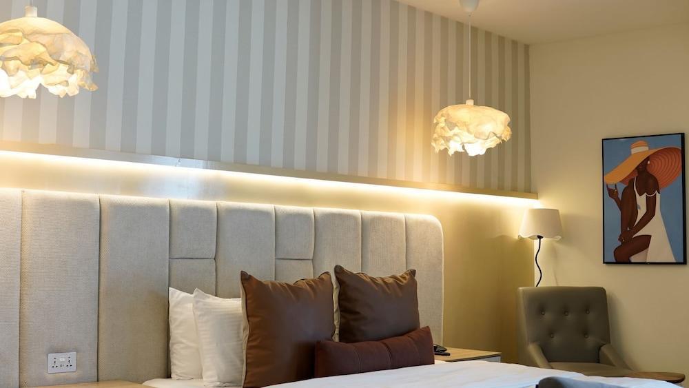 Mayhill Hotel Room Type - Luxury Studio Suite, Accessible