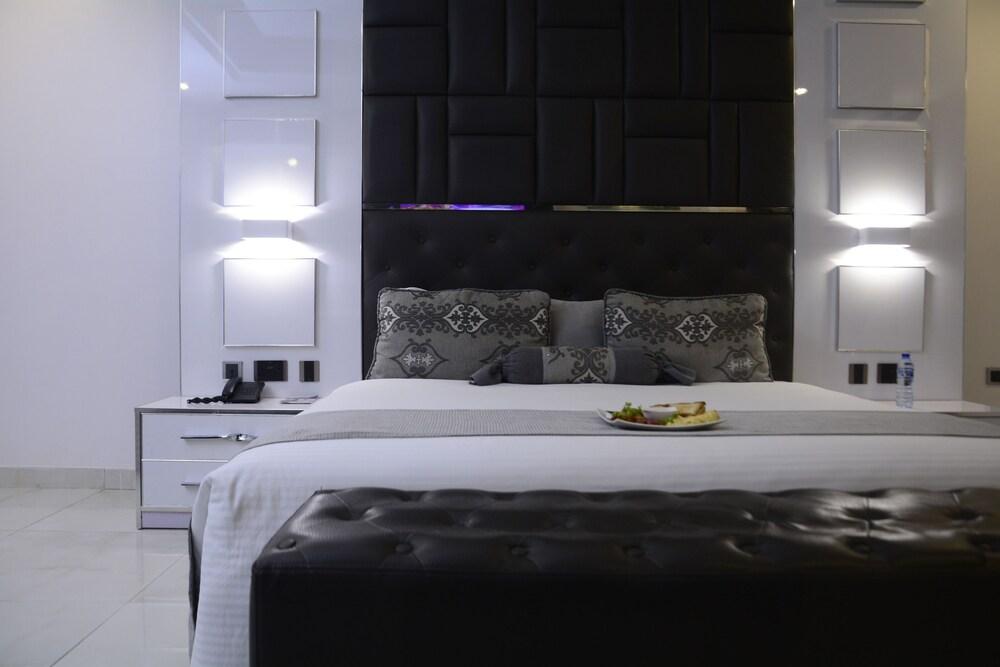 Caesar'S Luxury Hotel - Tap to explore photos