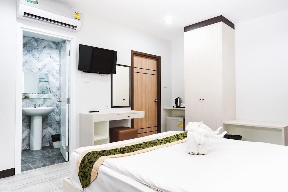 Neptuna Hotel by Maduzi Room Type - Deluxe Double Room