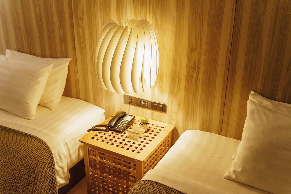 The Brown Hotel Room Type - Deluxe Twin Room