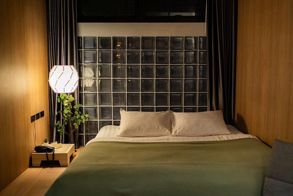 The Brown Hotel Room Type - Deluxe Double Room