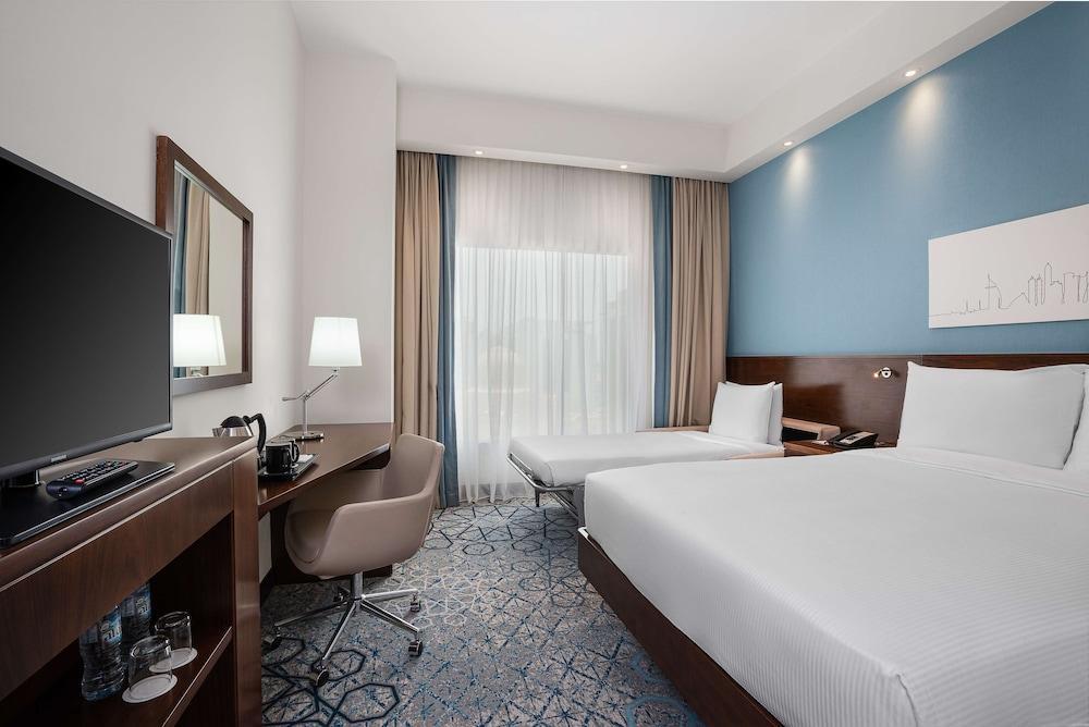 Hampton by Hilton Dubai Al Barsha Room Type - Room, 1 Queen Bed with Sofa bed, Non Smoking