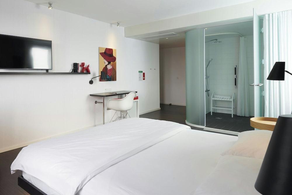 citizenM Paris Charles de Gaulle Room Type - Room, 1 King Bed, Non Smoking