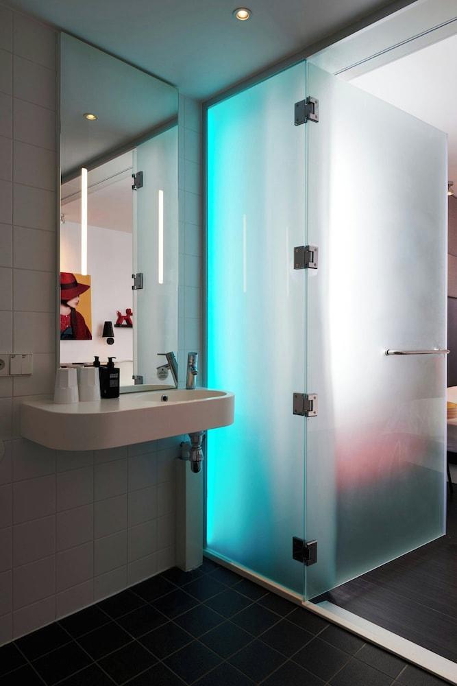 citizenM Paris Charles de Gaulle Airport - Tap to explore photos