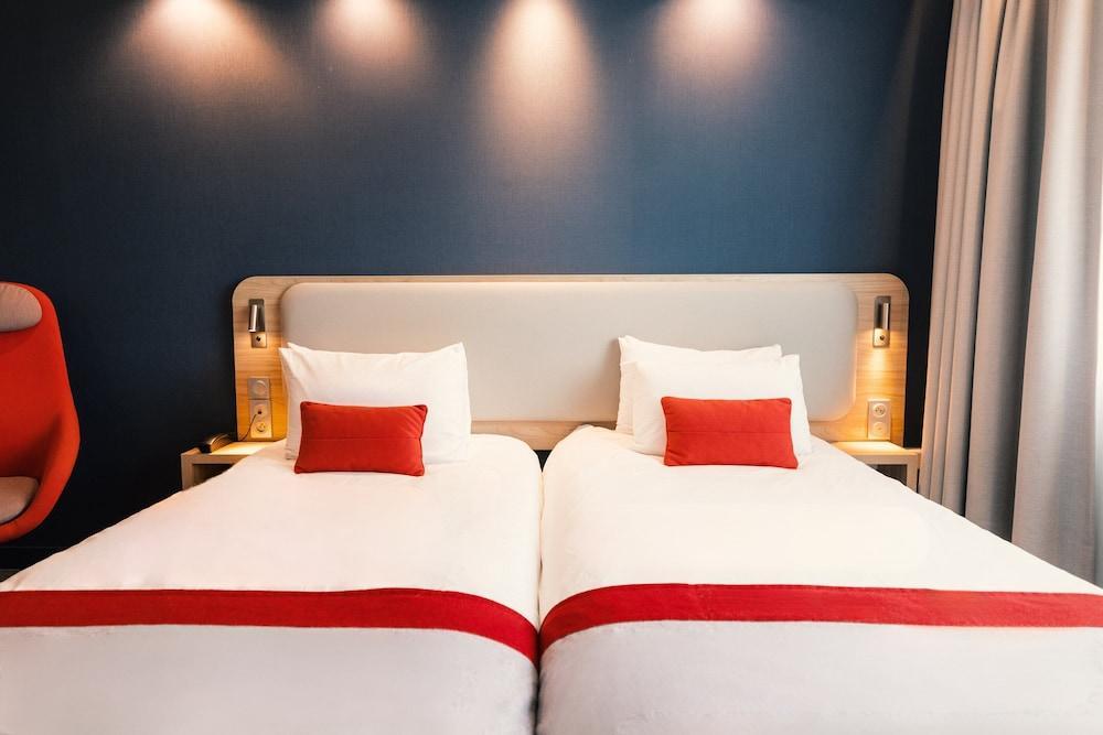 Holiday Inn Express Paris - CDG Airport - Tap to explore photos