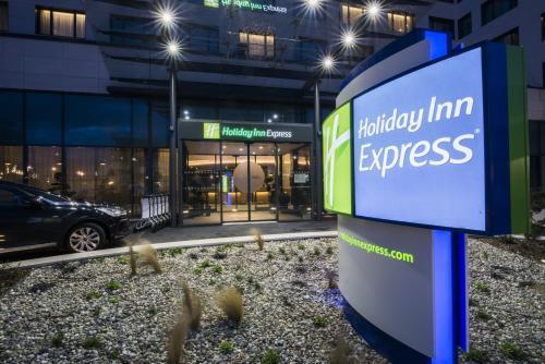 Holiday Inn Express Paris - CDG Airport - Tap to explore photos