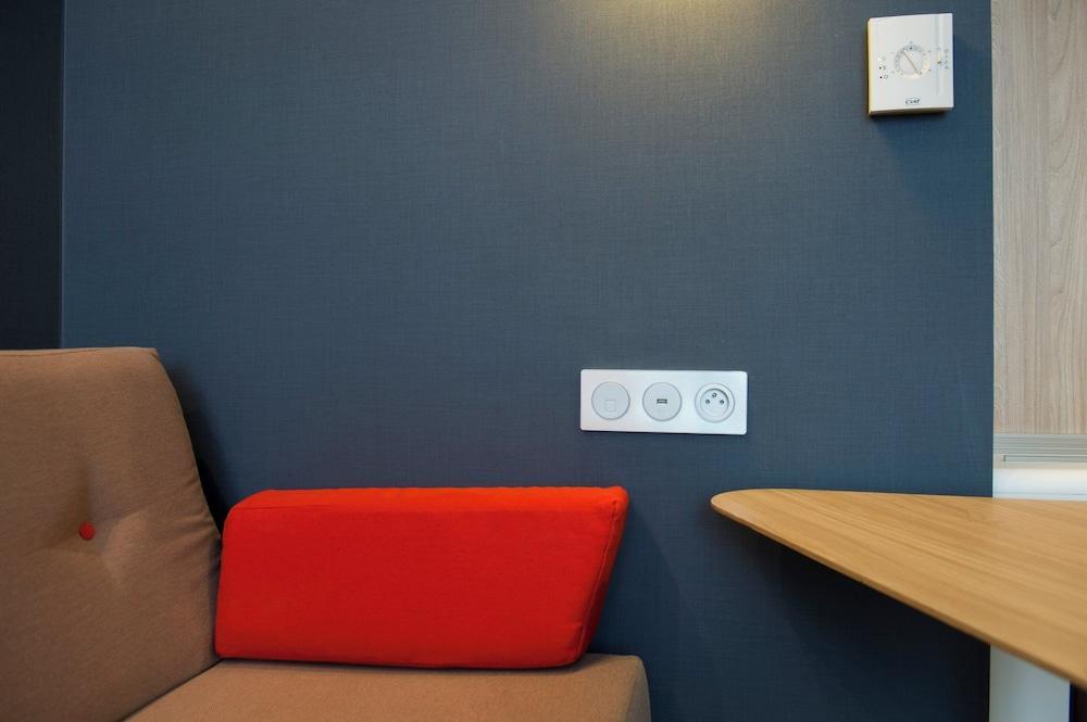 Holiday Inn Express Paris - CDG Airport Room Type - 1 Double Standard Single Sofa Bed with Free Breakfast