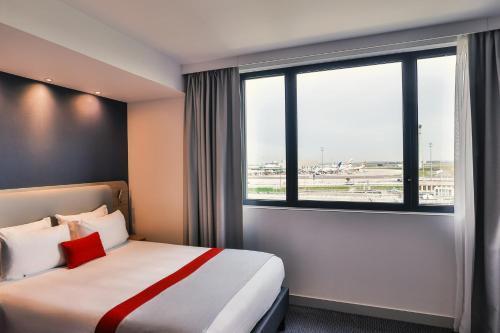 Holiday Inn Express Paris - CDG Airport - Tap to explore photos
