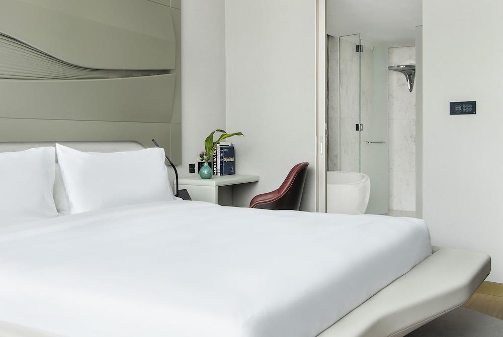 ME Dubai by Meliá Room Type - Suite (Ultimate ME with Lounge & Jacuzzi) ME Dubai by Meliá Room Type - Suite (Ultimate ME with Lounge & Jacuzzi)