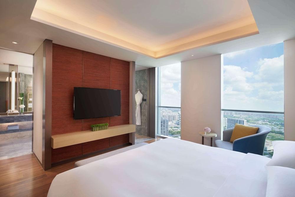 Hyatt Regency Shanghai Jiading Room Type - REGENCY SUITE, 1 KING BED