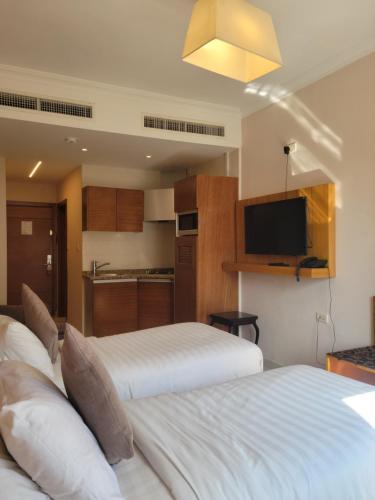 Big Ben Hotel Suites Room Type - Deluxe Twin Room