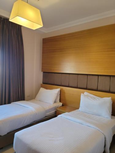 Big Ben Hotel Suites - Tap to explore photos