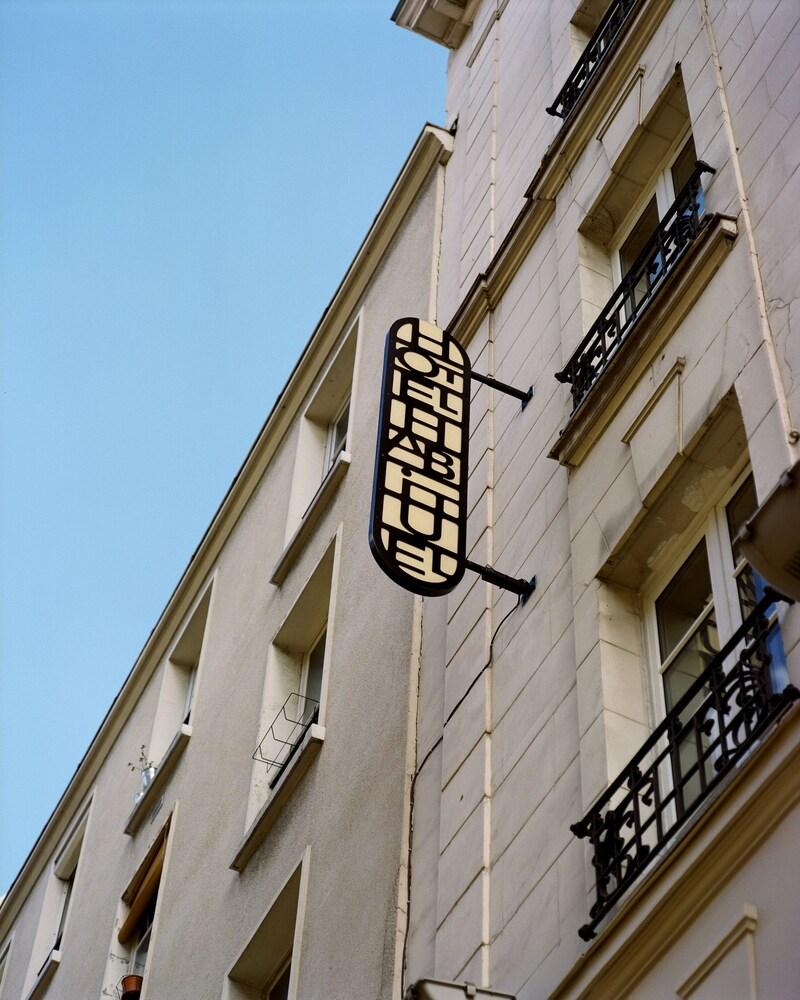 Hôtel Habituel - Tap to explore photos