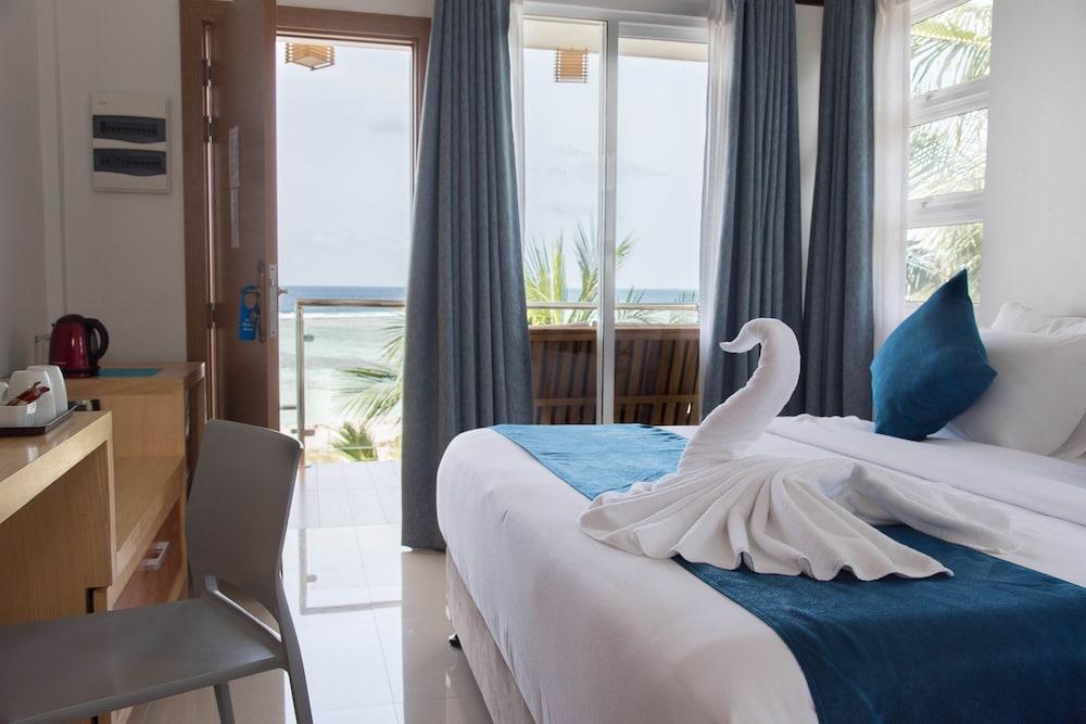 Reef Edge Thulusdhoo Room Type - Double Room