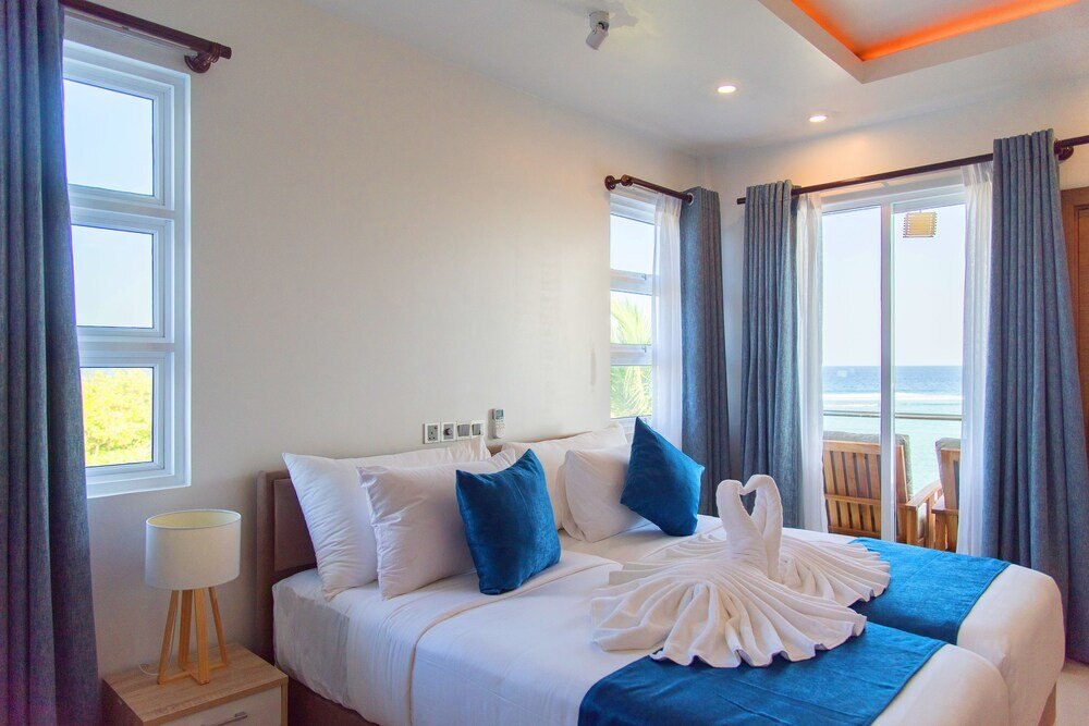 Reef Edge Thulusdhoo Room Type - Deluxe Twin Room, Sea View