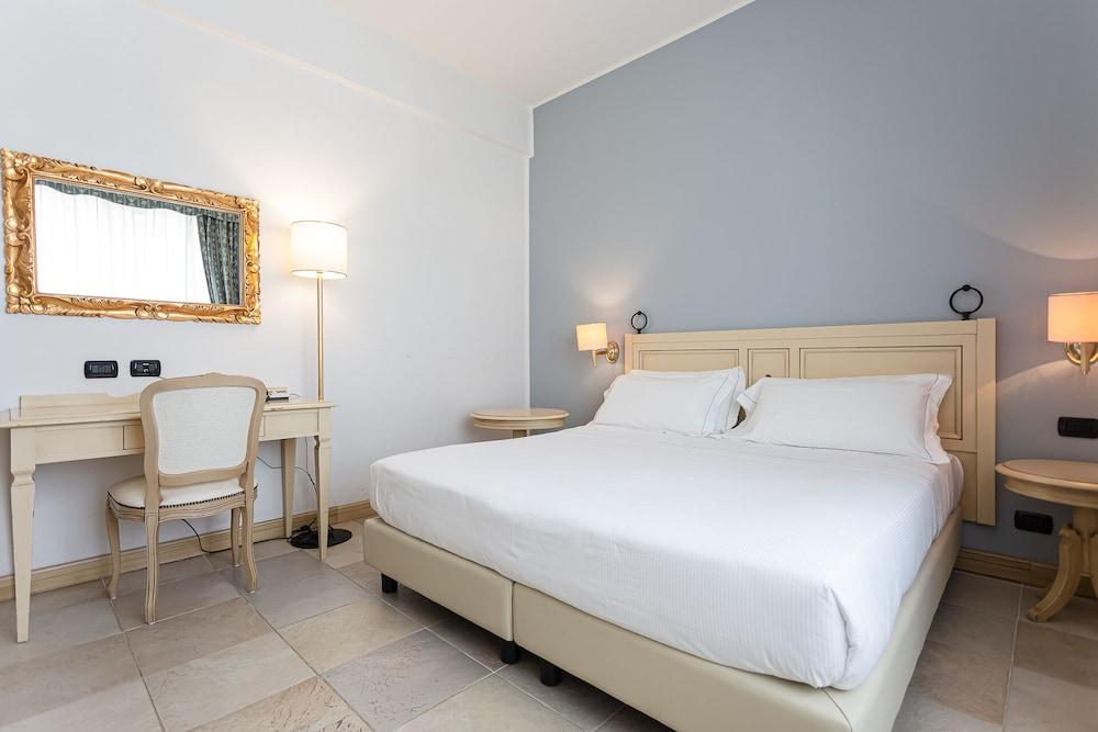 Hotel Cavalluccio Marino - Tap to explore photos