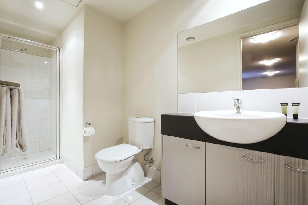 Plum Carlton Serviced Apartments - Tap to explore photos