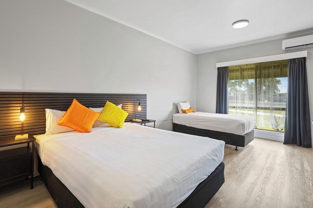 Carrum Downs Motel - Tap to explore photos