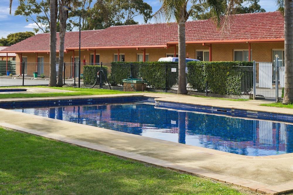 Carrum Downs Motel - Tap to explore photos