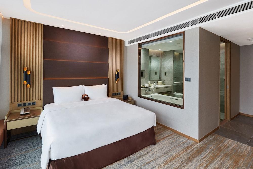 Oasis Aurum 181 Hotel Room Type - Luxe Harbour King