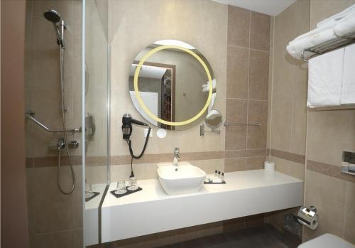 Grand Hotel Downtown Room Type - Deluxe Double Room