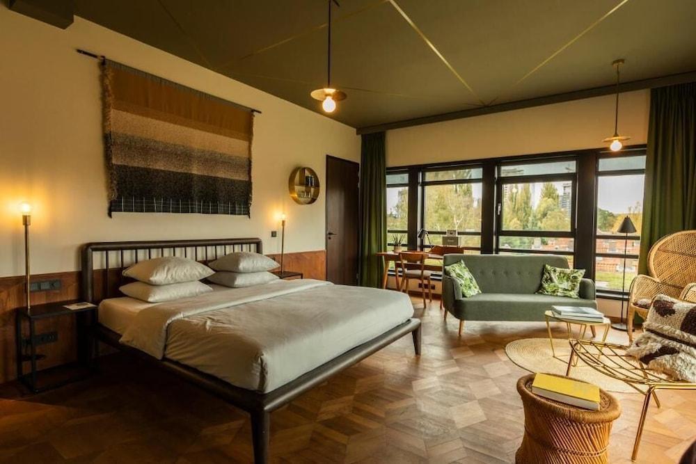 Hotel V Fizeaustraat Room Type - Suite