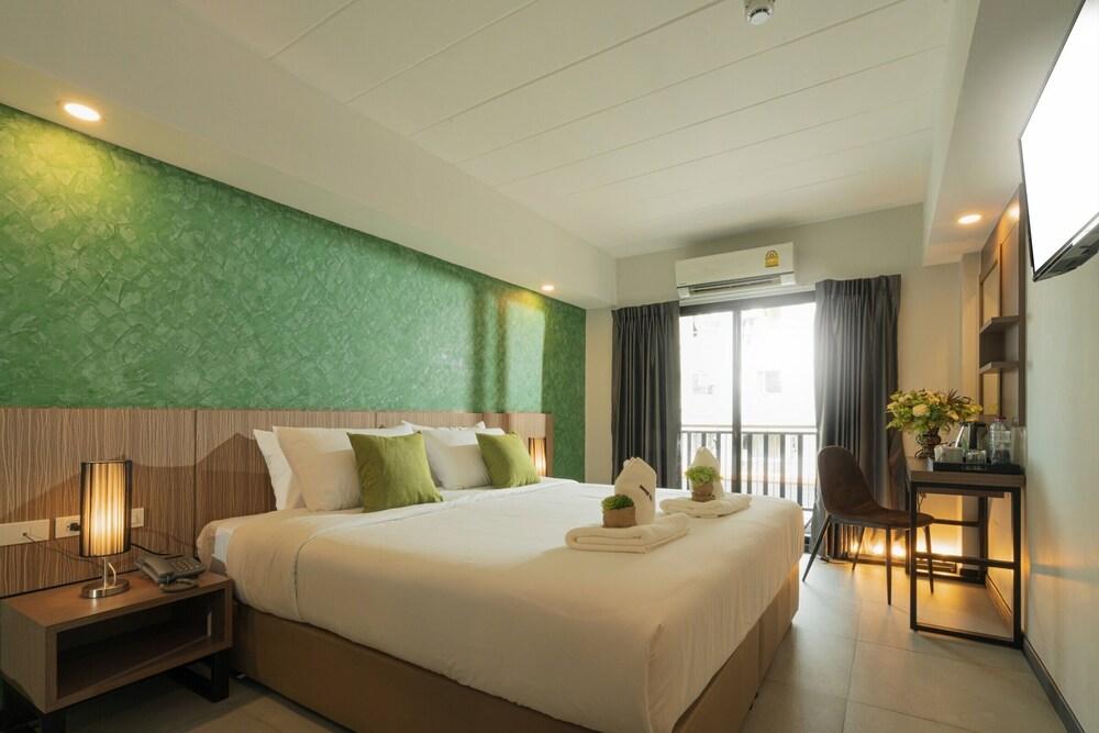 The Home Hotel Room Type - Deluxe Double Room